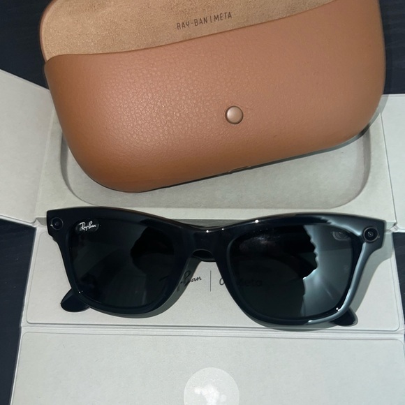 Ray-Ban Meta Wayfarer Smart Glasses - Picture 1 of 6
